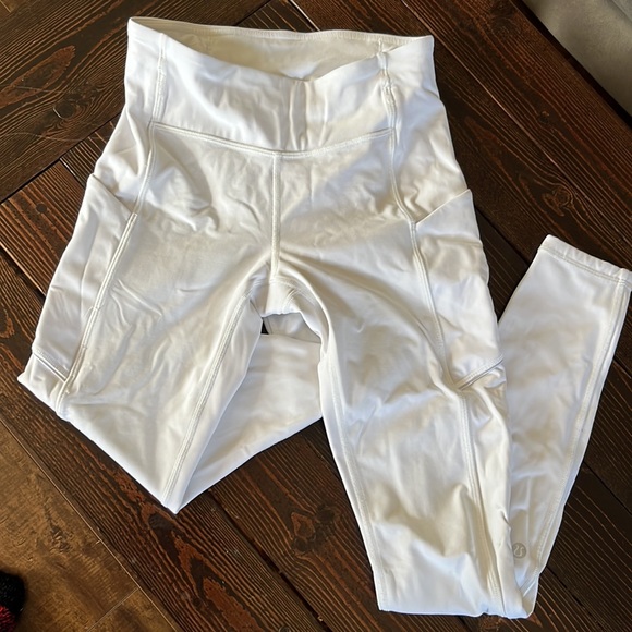 Swift Speed High Rise Lululemon Legging. White. Size 4. - Picture 2 of 5